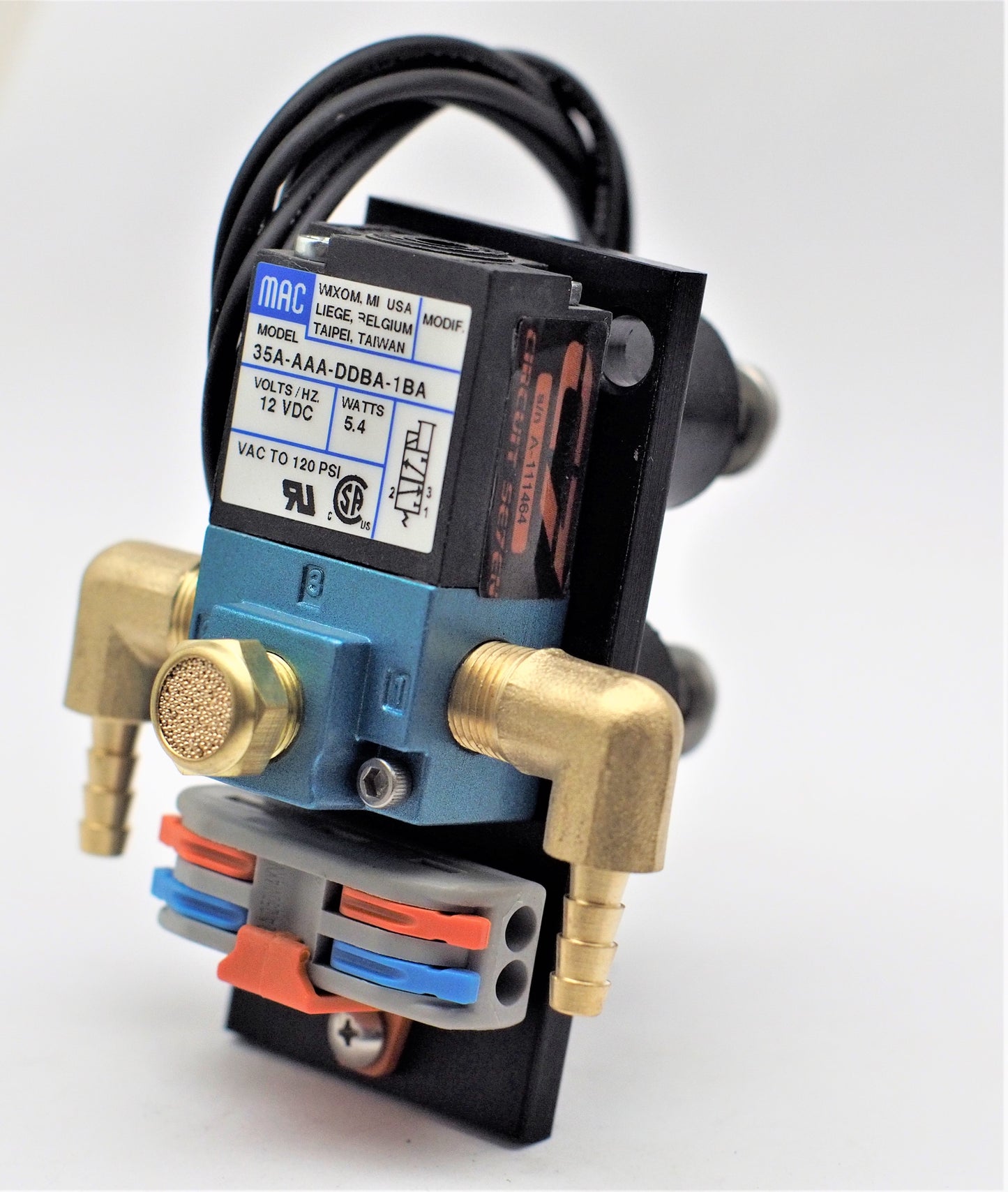 Universal vibration isolated bracket integrated Quick Lever connector